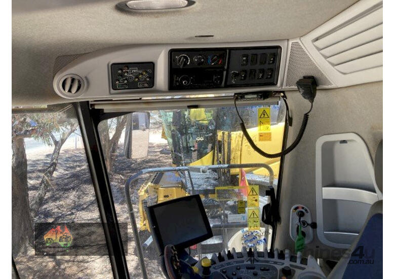 caption (8745) 2018 CR9.90 WITH 45' MACDON FD75 (Wepowie, SA)