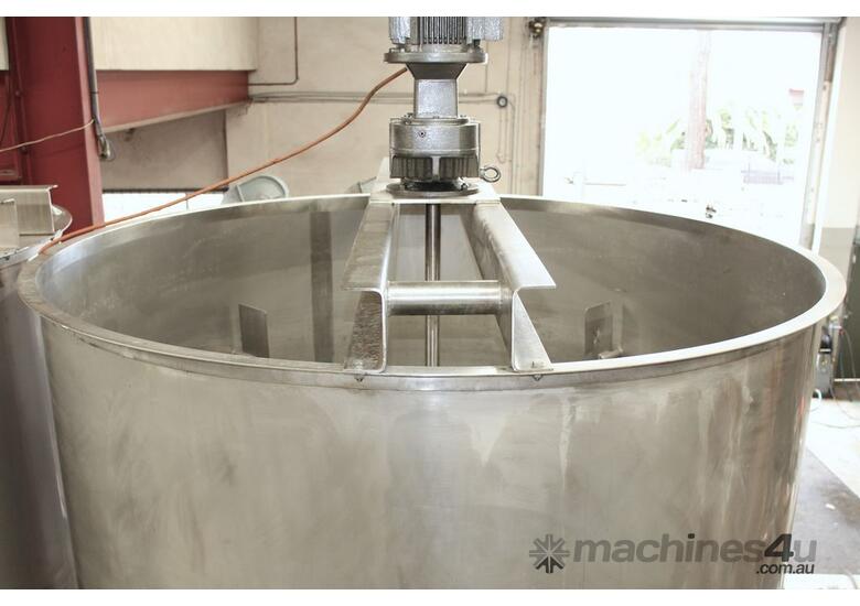 caption Stainless Steel Mixing Tank.