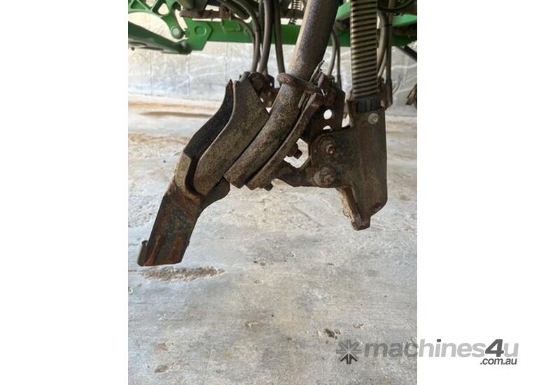 caption 2010 John Deere 1830 Air Drills