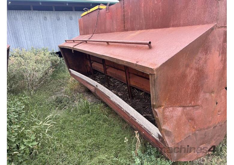 caption WHITE Cattle Feeder