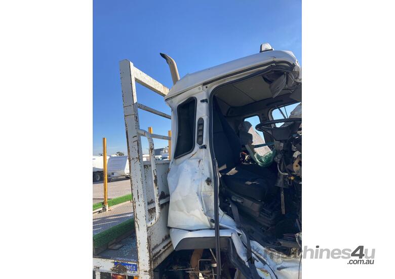 caption 2002 Nissan Diesel MKB210 Table Top
