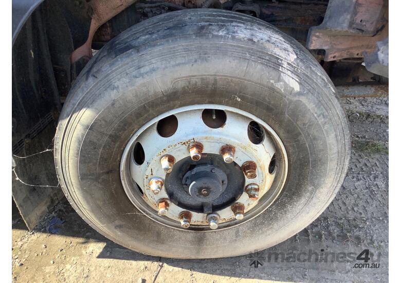 caption Isuzu FVM Table Top