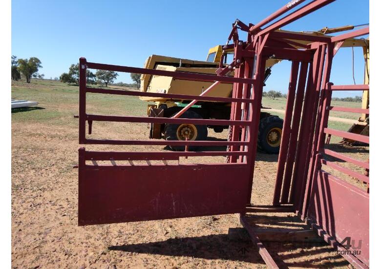 caption RPM CATTLE CRUSH