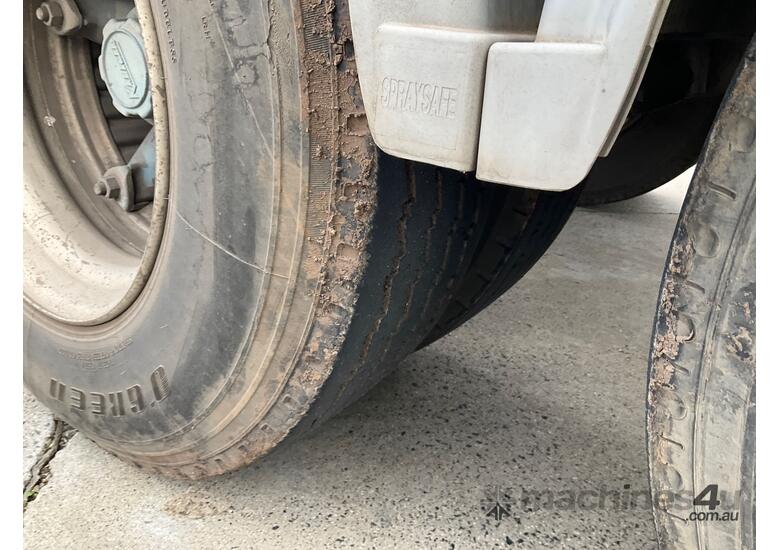 1990 Krueger ST-2-30 Tandem Axle Skel Trailer