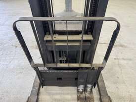 2004 Crown WR3000 Electric Forklift - picture0' - Click to enlarge