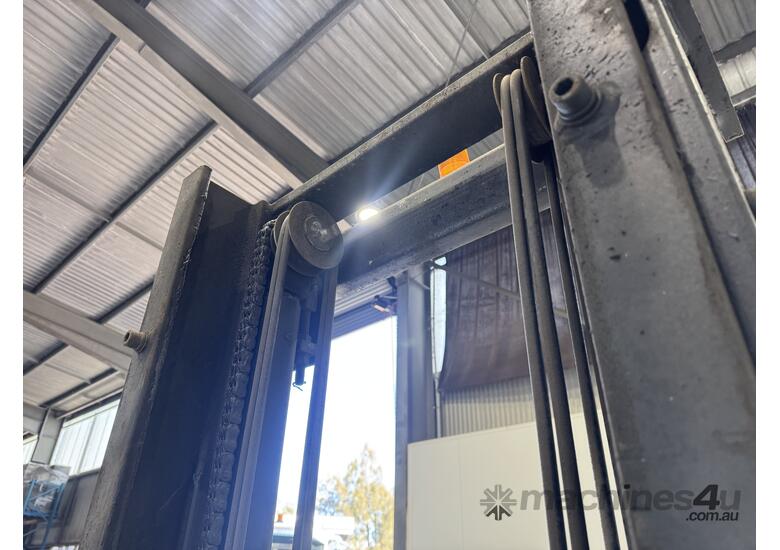 2004 Crown WR3000 Electric Forklift