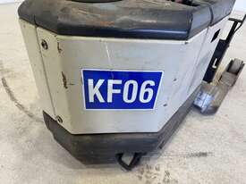 2004 Crown WR3000 Electric Forklift - picture2' - Click to enlarge