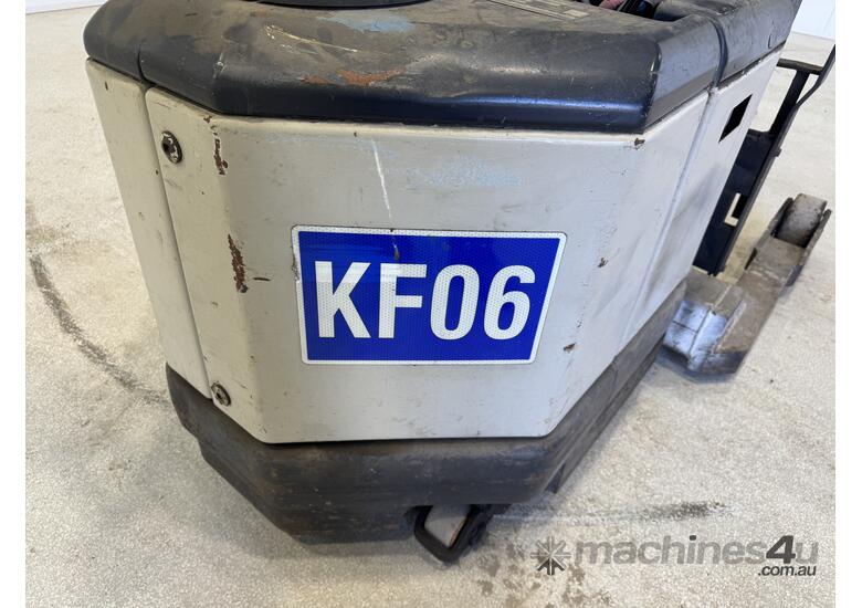 2004 Crown WR3000 Electric Forklift