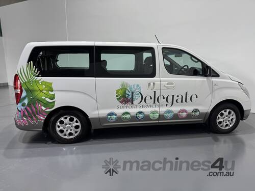 caption 2014 Hyundai iMax Petrol