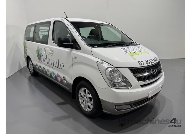 caption 2014 Hyundai iMax Petrol