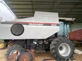 Gleaner R52 Header & Front - picture0' - Click to enlarge