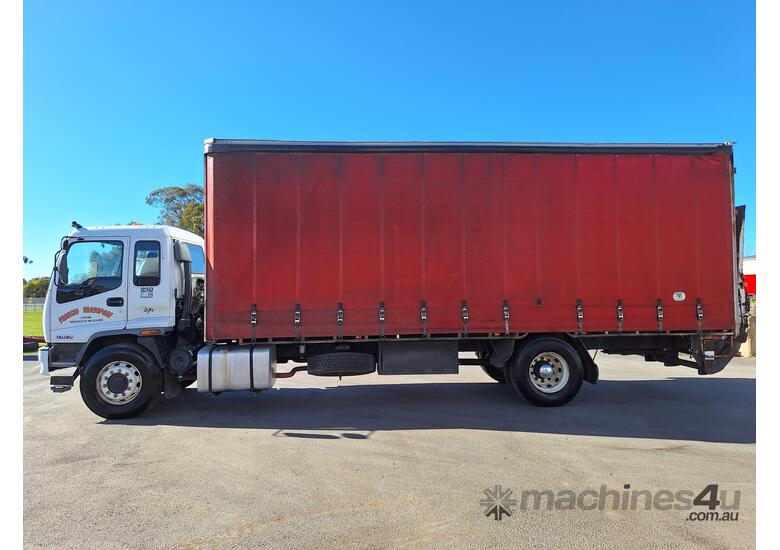 caption 2002 Isuzu FVR 950 Long Rigid Curtainsider