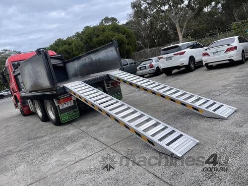 3.9m - 4Tonne  Heavy Duty Rubber Track Machinery Loading Ramps