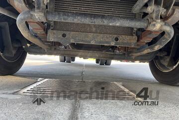 2009 Isuzu NQR NH 4x2 Service Truck