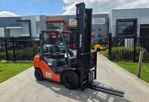 Toyota Forklift 2.5T with Tyne Postioners 2020 Model Low Hours (Unit#: U984)