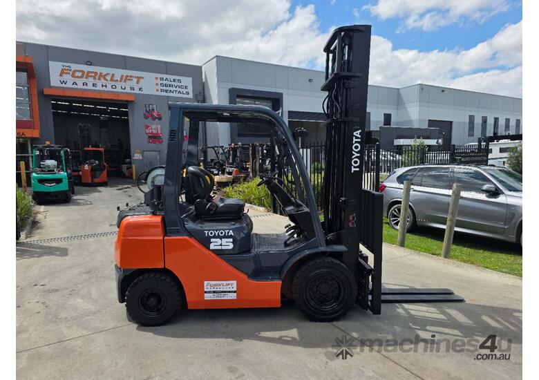 Toyota Forklift 2.5T with Tyne Postioners 2020 Model Low Hours (Unit#: U984)