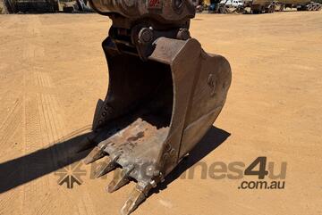 Volvo EC240CL Excavator (Steel Tracked)