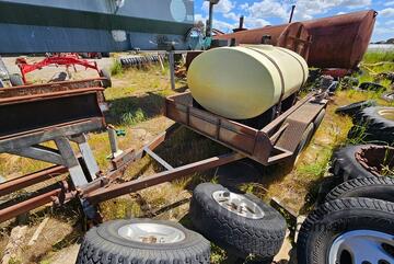 Poly Tank in Tandem Trailer