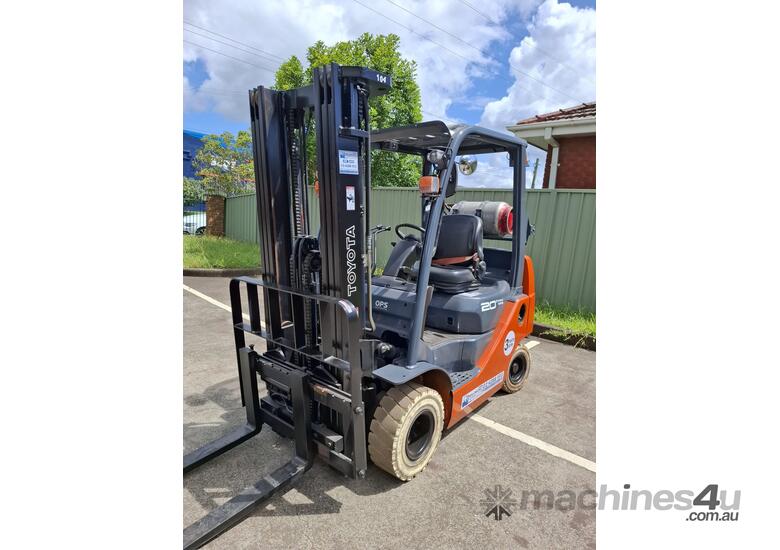 Wollongong Forklift: 2019 Toyota 2T LPG, 3-Stage Container Mast, 4.7m Lift!