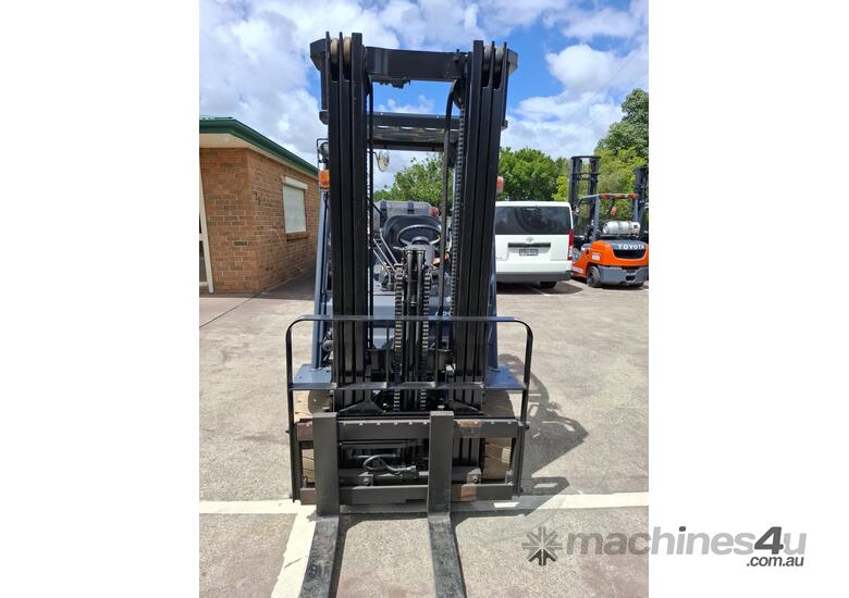 Wollongong Forklift: 2019 Toyota 2T LPG, 3-Stage Container Mast, 4.7m Lift!