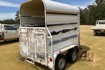 Macro   Livestock Transporter