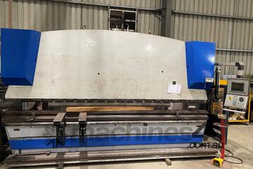 Machtech   press brake 220 ton