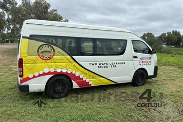 Toyota   Commuter 200