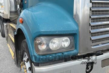 Mack 2016   CMHR Trident Tipper