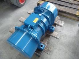 JOST 8HP VIBRATING MOTOR / 3 PHASE - picture1' - Click to enlarge