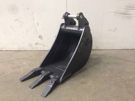 UNUSED 300MM TOOTHED BUCKET SUIT 1-2T EXCAVATOR D7 - picture0' - Click to enlarge