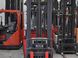 RAYMOND DR32TT Reach Truck - picture1' - Click to enlarge