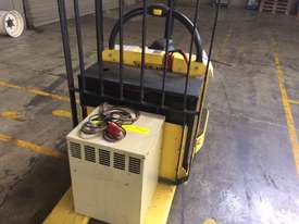 Hyster B60ZAC Battery Electric Pallet Truck/Jack - picture0' - Click to enlarge