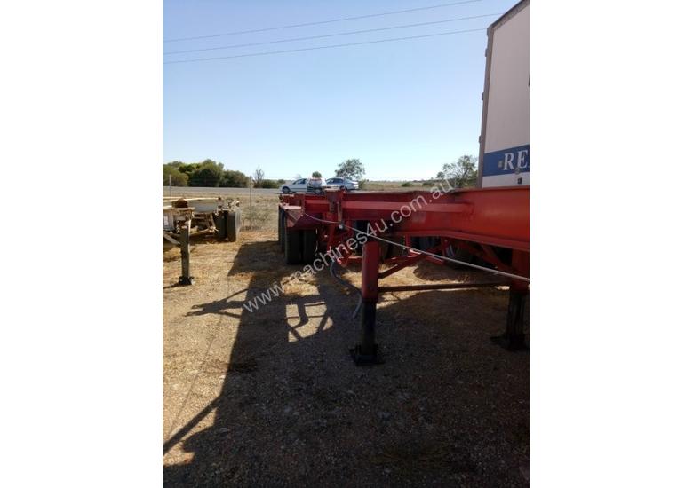 caption Custom Semi Skel Trailer
