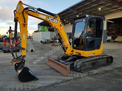 JCB 8045 5T EXCAVATOR WITH LOW 1650 HOURS, FULL A/C CAB, QUICK HITCH AND BUCKETS. READY TO GO!