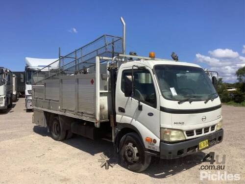 caption 2004 Hino U414 Dutro