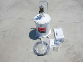 Ashita 13QB02 Air Operated Grease Pump - 2991-33 - picture0' - Click to enlarge
