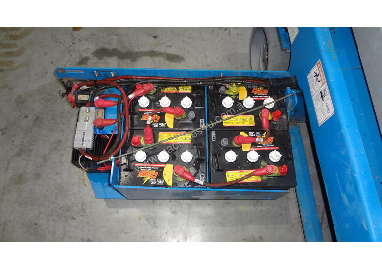 caption 07/2013 Genie GS1932 - Narrow Electric Scissor Lift