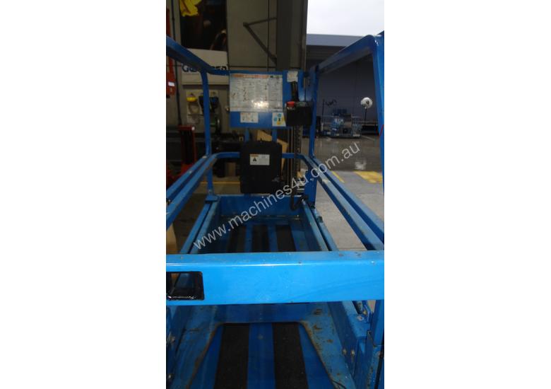 caption 07/2013 Genie GS1932 - Narrow Electric Scissor Lift