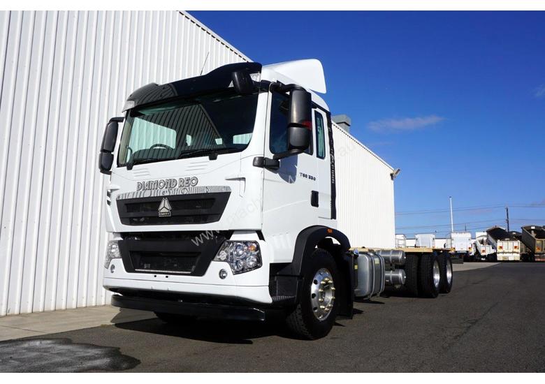 caption New Diamond Reo T5G (6x4) Cab Chassis