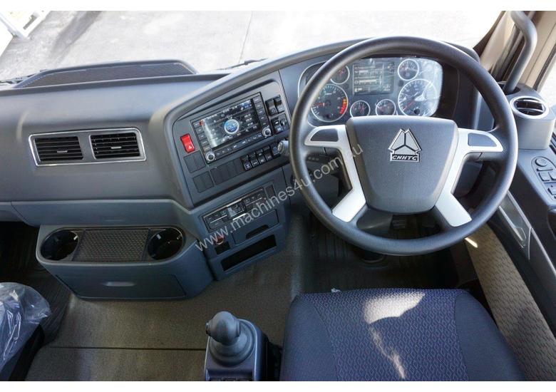caption New Diamond Reo T5G (6x4) Cab Chassis