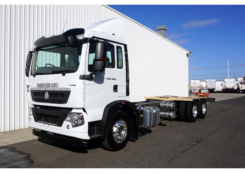 caption New Diamond Reo T5G (6x4) Cab Chassis