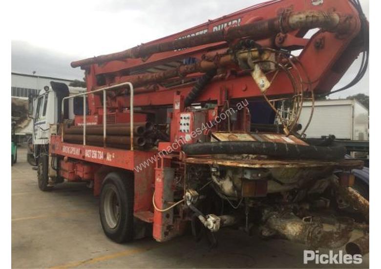 caption 1993 Mitsubishi FP418
