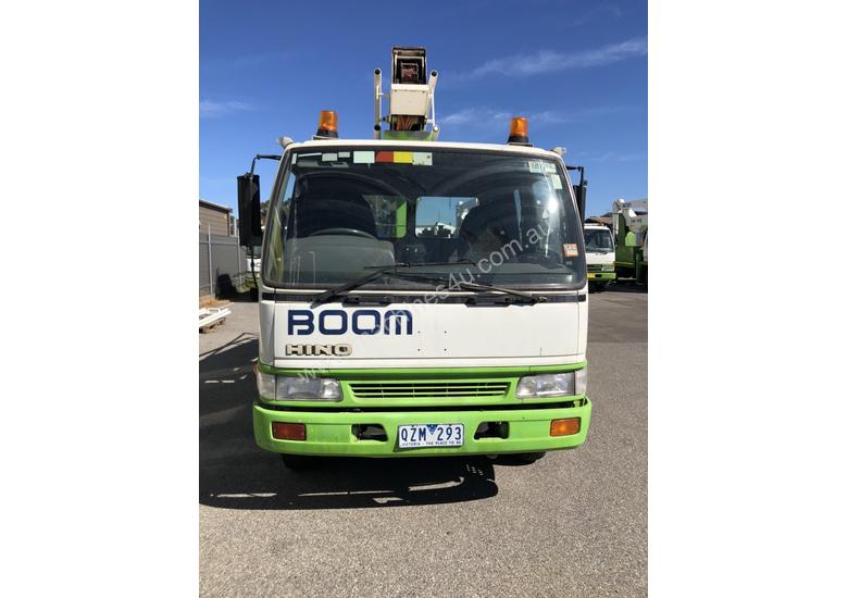 caption 2000 HINO FD2J WITH 1996 STEELCO TRAVEL TOWER
