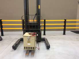 Electric Forklift Walkie Stacker M Series 2007 - picture0' - Click to enlarge