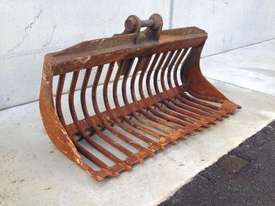 1250MM ROUND BAR RAKE BUCKET TO SUIT 3-4T EXCAVATOR E083 - picture0' - Click to enlarge