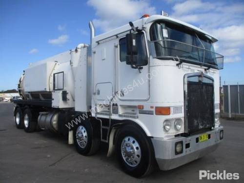 2010 Kenworth K108