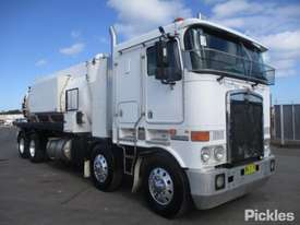 2010 Kenworth K108 - picture0' - Click to enlarge