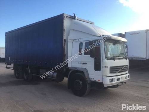 2002 Volvo FL6