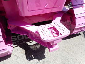 Caterpillar D5N D5M Draw Bar in Pink DOZCATM - picture0' - Click to enlarge
