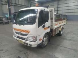 Hino 300 - picture1' - Click to enlarge